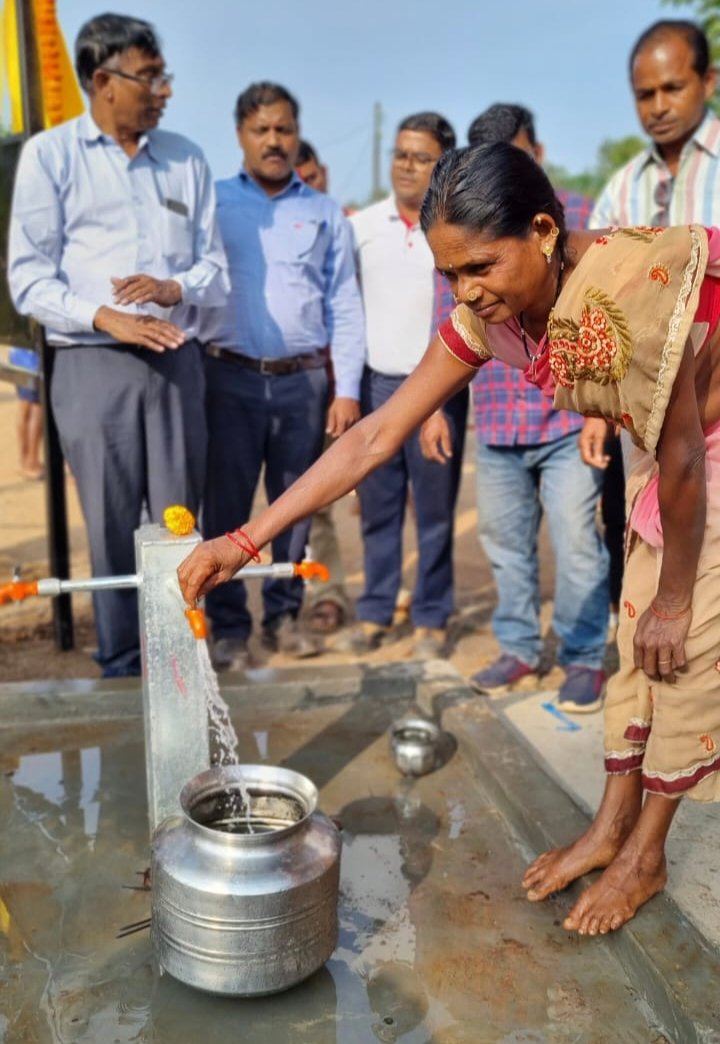 सौर जल सुविधा का उपहार, 30 परिवारों को मिला जीवनदायिनी राहत