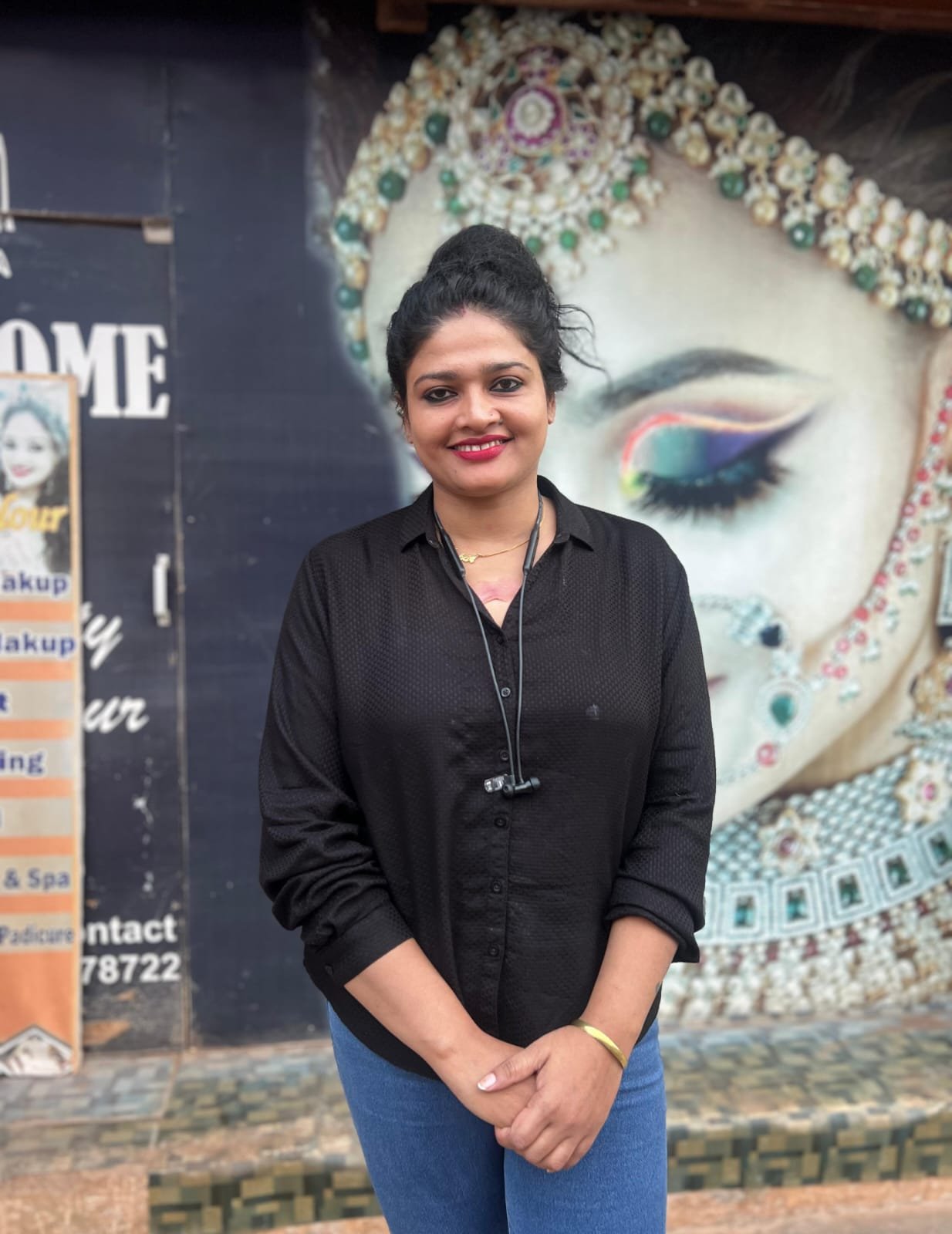 सुजाता प्रधानमंत्री रोजगार सृजन योजना से लाभान्वित होकर अन्य महिलाओं को दे रही रोजगार