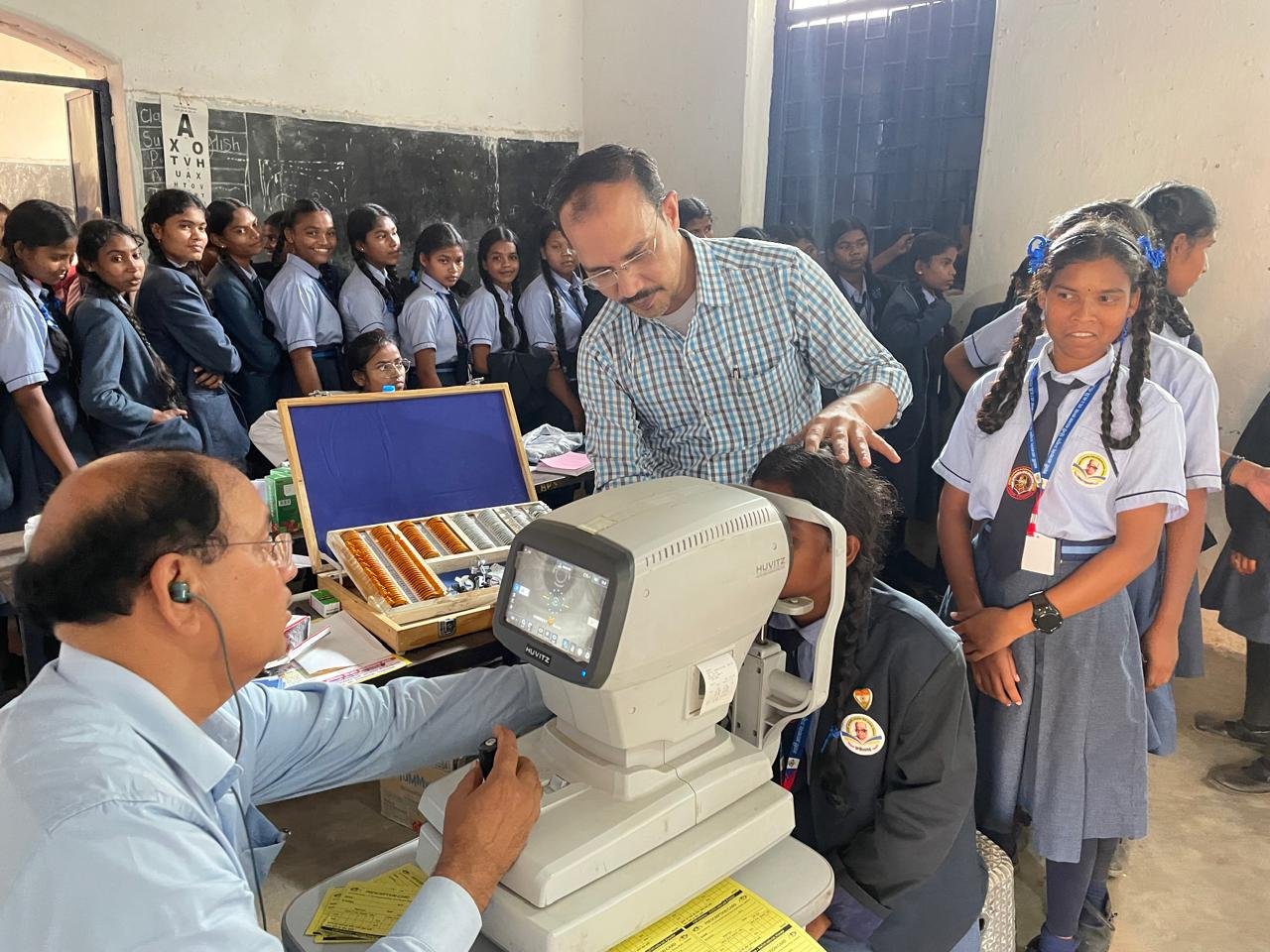 बाल ज्योति निशुल्क नेत्र परीक्षण शिविर से बच्चों की जिंदगी हुई रौशन