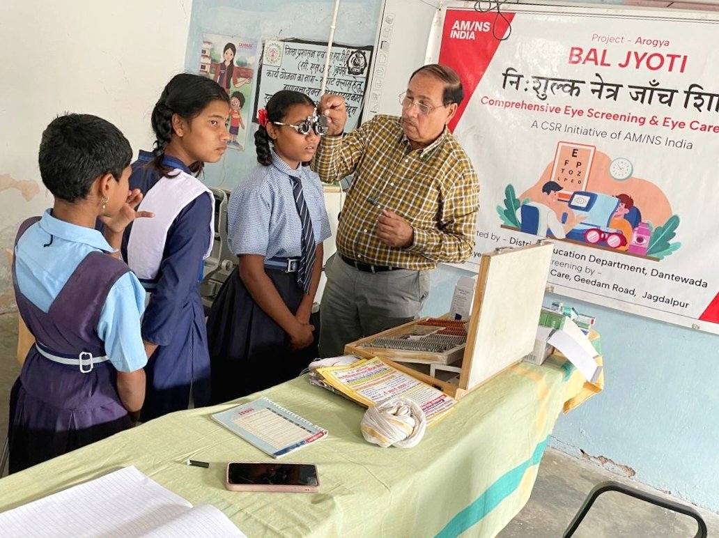 बालज्योति शिविरों में 800 से अधिक बच्चों के आंखों की हुई जांच