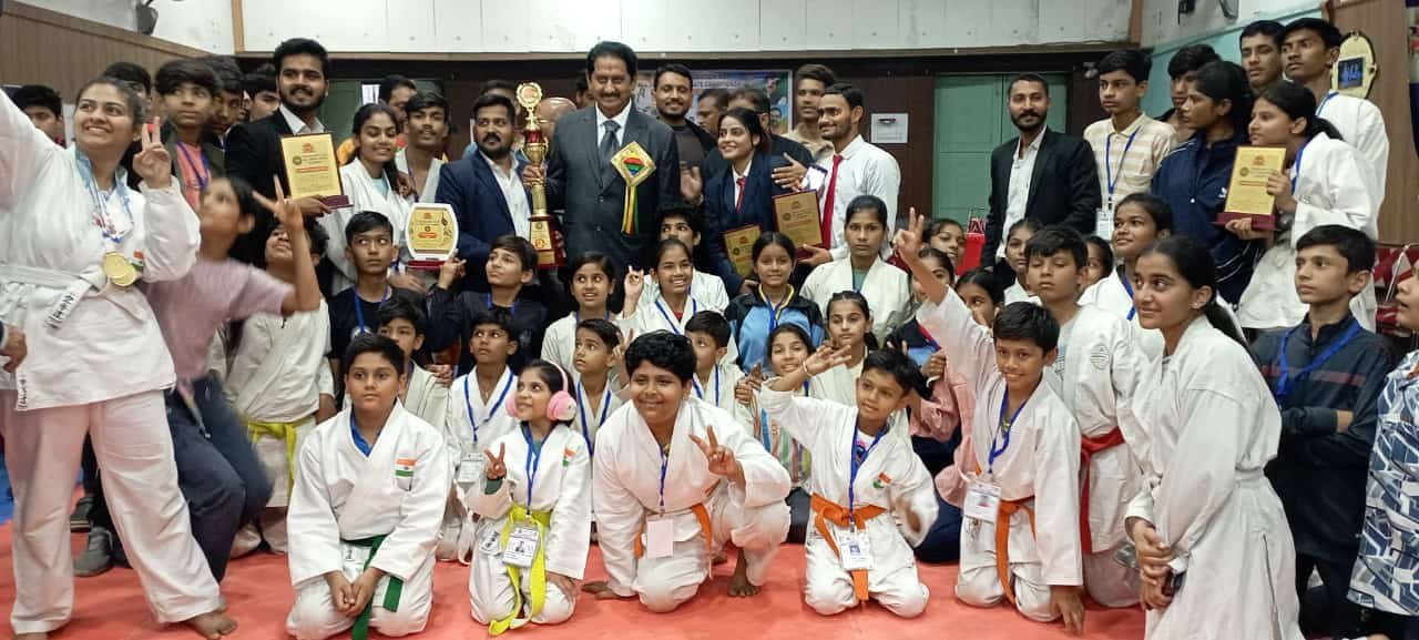 नेशनल फेडरेशन कप कराटे चैंपियनशिप में खिलाड़ियों ने जीते पदक