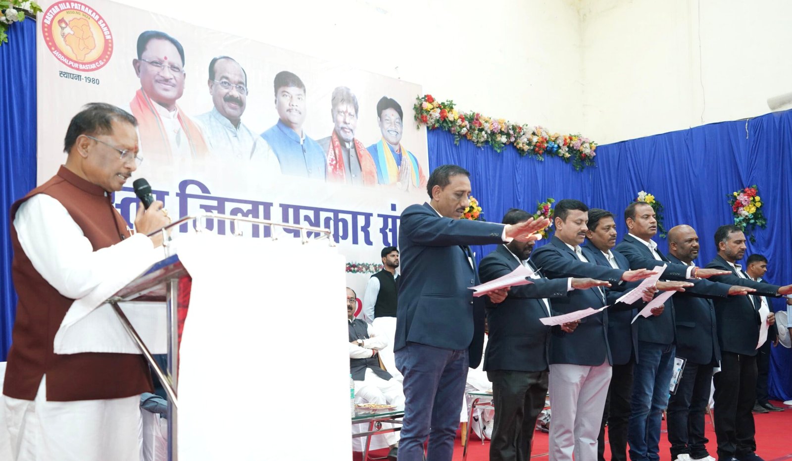 बस्तर क्षेत्र के चुनौती भरे माहौल में पत्रकारिता करने के साहस को नमन : मुख्यमंत्री