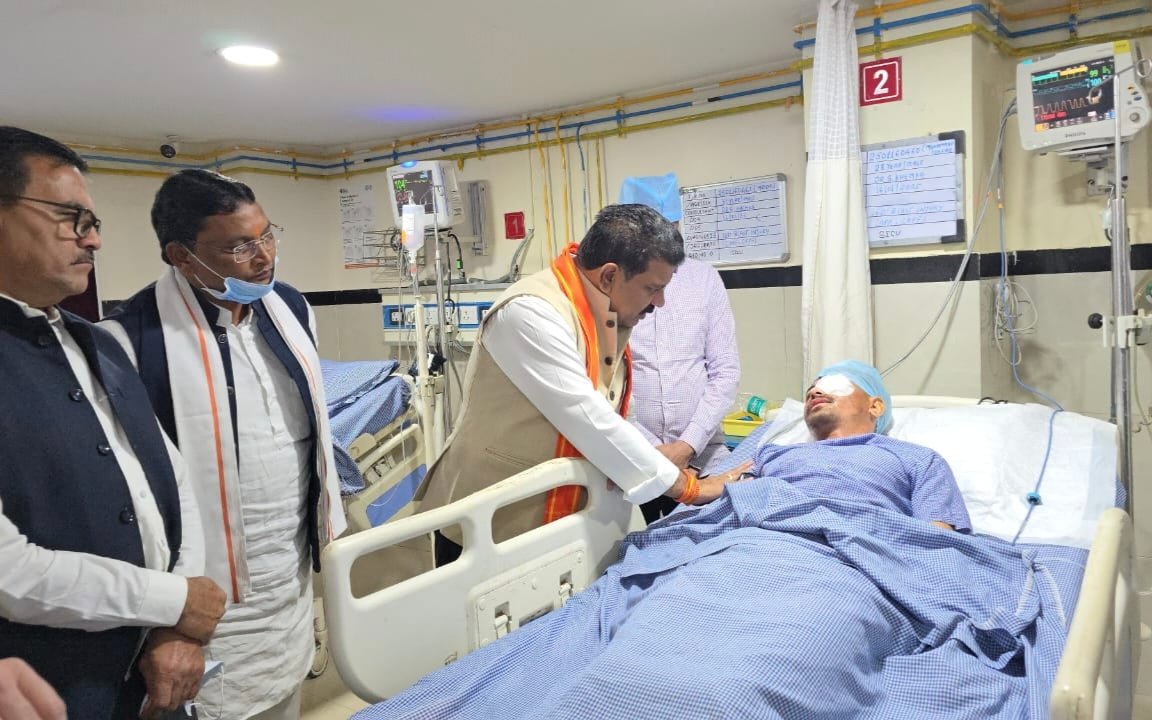 उपमुख्यमंत्री ने घायल जवानों से की मुलाकात, शीघ्र स्वस्थ होने की कामना की