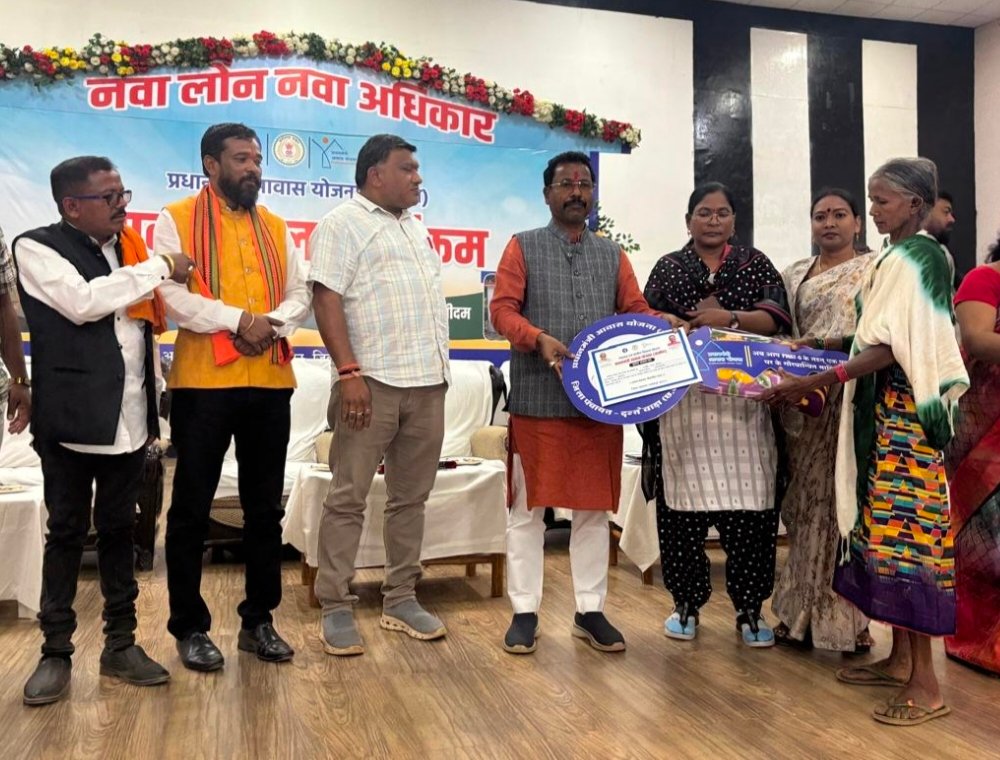 यह योजना गरीबों को अपने घर का सपना साकार करने का अवसर प्रदान करता है : विधायक