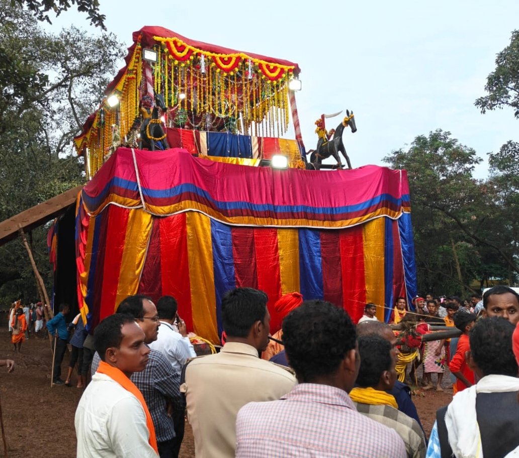 बस्तर दशहरा की ‘बाहर रैनी’ रस्म पूरी, राजा ने माड़िया समुदाय के साथ खाई नवाखानी