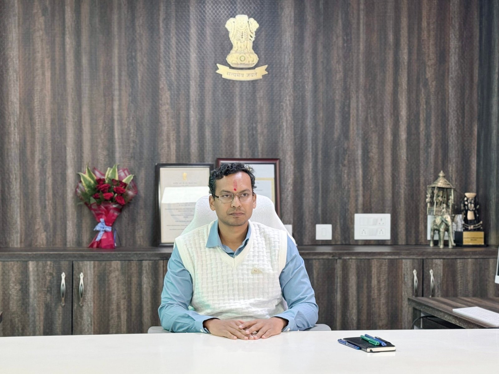 कलेक्टर देवेश कुमार ध्रुव ने दंतेवाड़ा जिले का पदभार ग्रहण किया