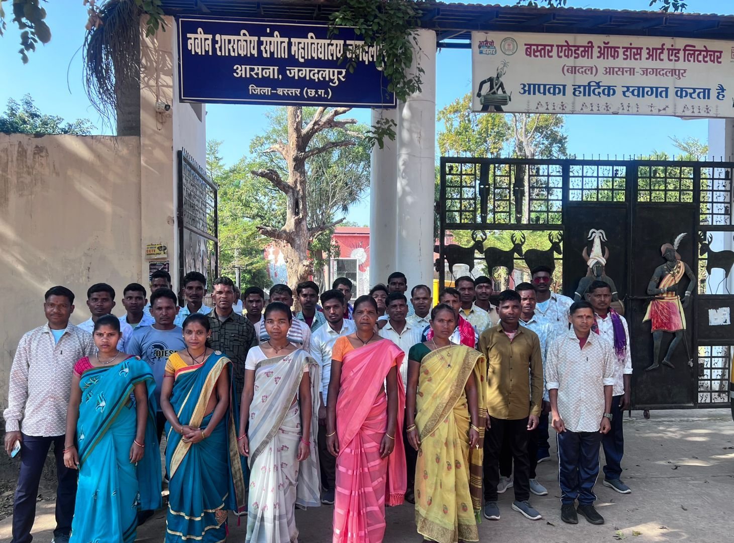 हिंसा का अंधेरा छोड़कर शांति की नई राह चुनने वाले पुर्नवासितों ने देखी बस्तर का वैभव