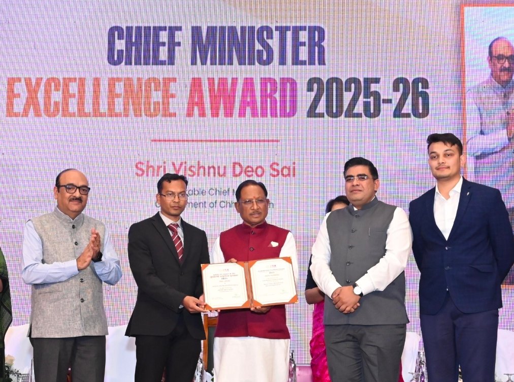 सुशासन एवं नवाचारों के लिए दंतेवाड़ा जिले को मिला मुख्यमंत्री उत्कृष्टता पुरस्कार