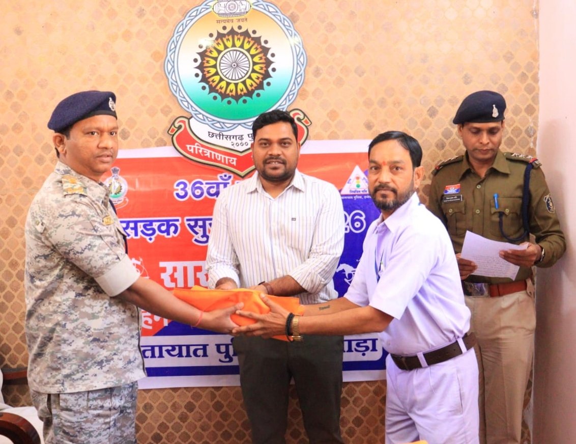 राष्ट्रीय सड़क सुरक्षा माह के अंतर्गत वाहन चालकों को सारथी सम्मान से किया गया सम्मानित