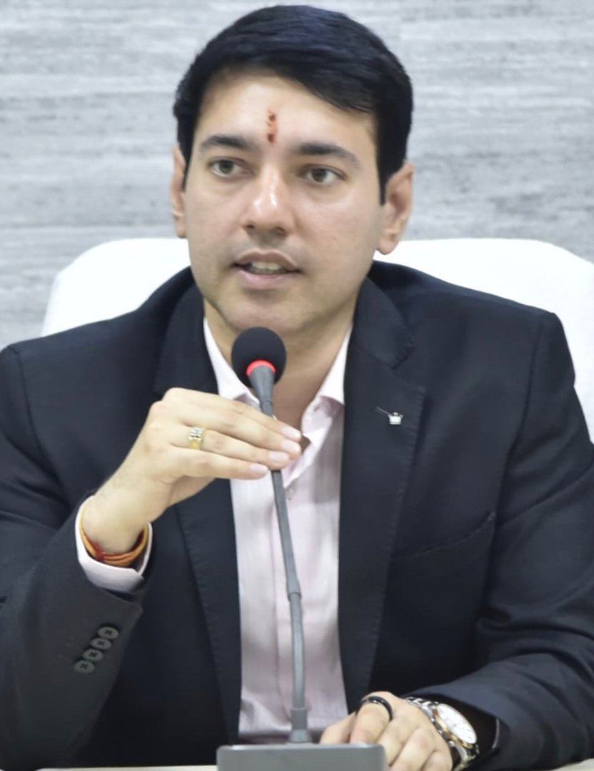 बस्तर जिले के नव पदस्थ कलेक्टर आकाश छिकारा ने किया मिडिया से सौजन्य मुलाकात