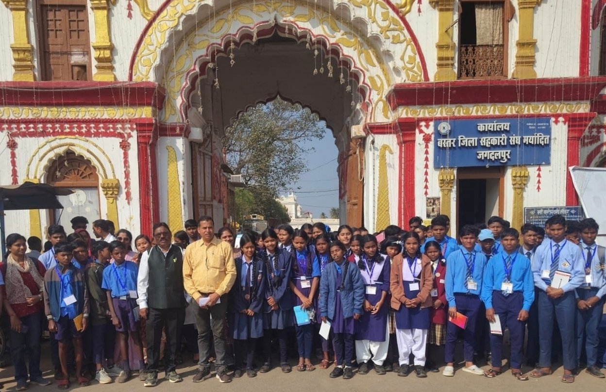 राष्ट्रीय आविष्कार अभियान अंतर्गत दंतेवाड़ा जिला के स्कूली बच्चों ने किया शैक्षणिक भ्रमण