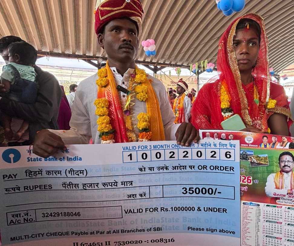 वेलेंटाइन डे माह में नक्सली युगल हिड़में और बामन ने लिए सात फेरे