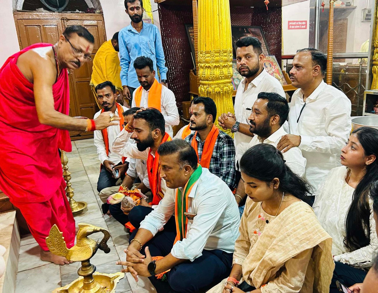 प्रधानमंत्री के आह्वान पर पदयात्रा कर भाजयुमो टीम ने ली माँ दंतेश्वरी का आशीर्वाद