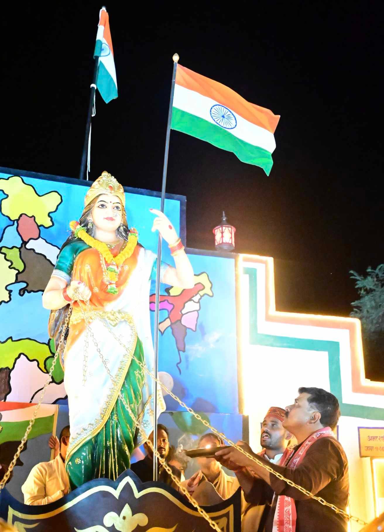 उप मुख्यमंत्री ने भारत माता की प्रतिमा एवं शहीद स्मारक का किया लोकार्पण