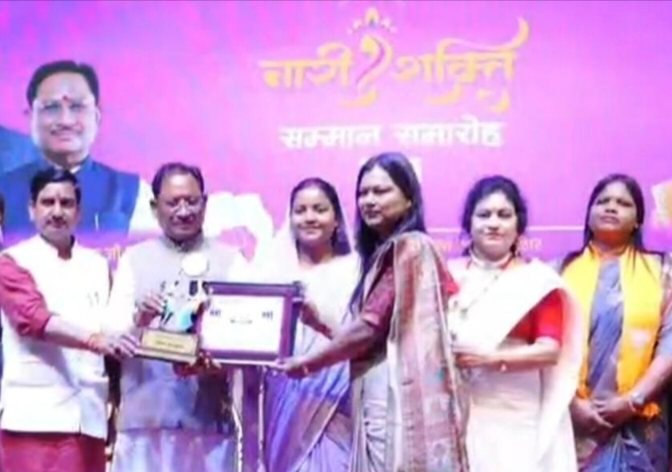 महिला सुरक्षा में उत्कृष्ट कार्य के लिए सखी केंद्र प्रशासक राज्य स्तरीय नारी सम्मान से हुईं सम्मानित