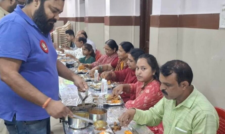 पूर्णाहुति के साथ हुआ श्रीमद्भागवत कथा, भंडारे में श्रद्धालुओ ने ग्रहण किया प्रसाद