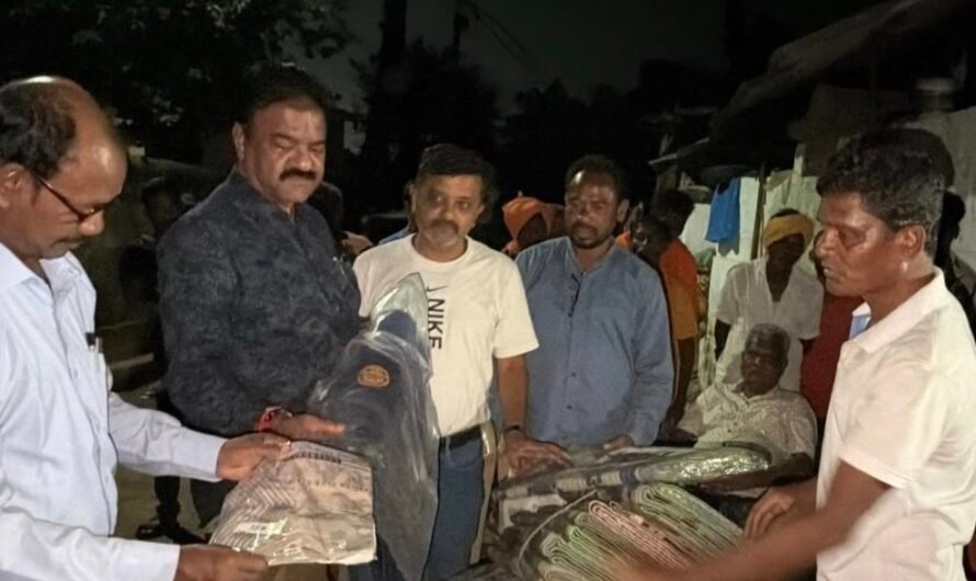 बाढ़ की विभीषिका से रूबरू हुए पूर्व विधायक, ग्रामीणों की मांगो पर दी सहमति