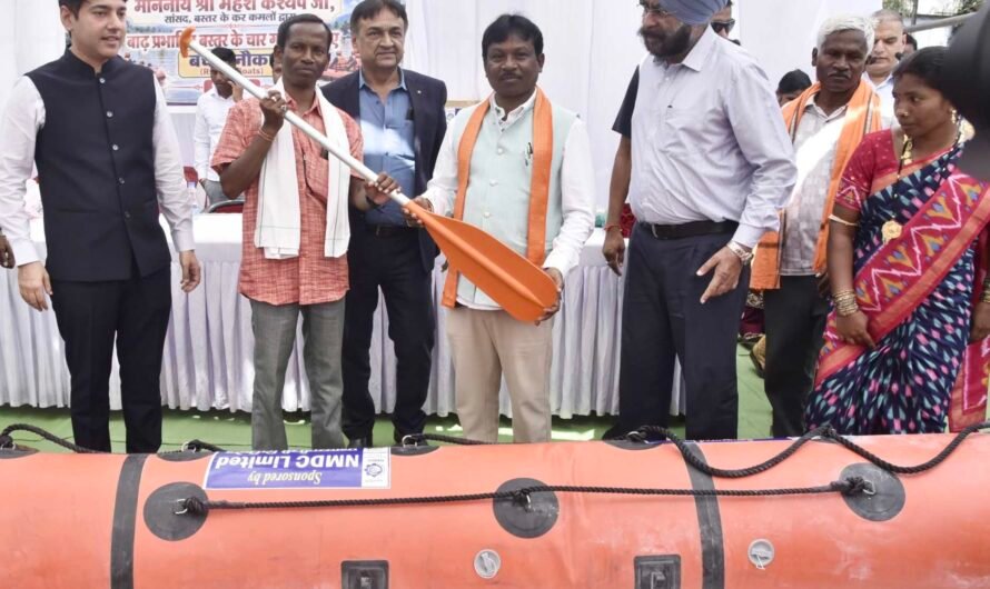 आपदा में बचाव एवं राहत के लिए एनएमडीसी ने 4 रेस्क्यू स्पीड बोट जिला प्रशासन को सौंपा