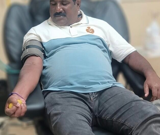 57वीं बार रक्तदान कर नीनी बाबू ने पेश की मानव सेवा की मिसाल