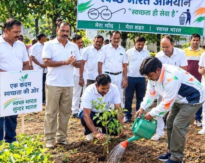 बस्तर फाइटर्स के नव आरक्षकों ने शहर में चलाया सघन सफाई अभियान