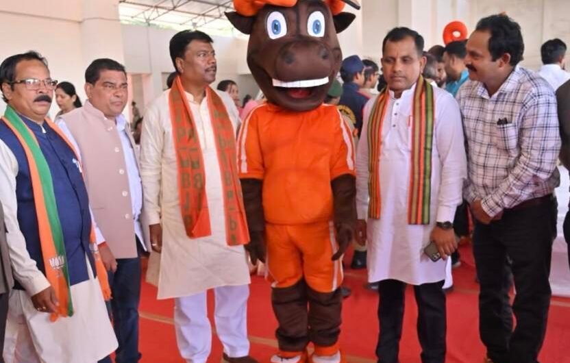 बस्तर ओलंपिक में वन मंत्री ने भी कराया पंजीयन