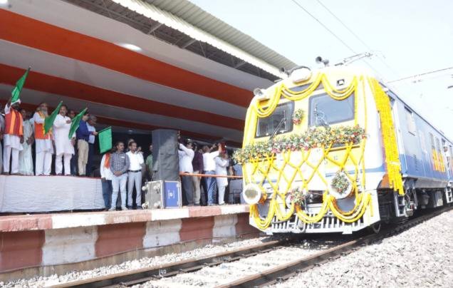 रेल कनेक्टिविटी से बदलेगी बस्तर की तस्वीर, रावघाट तक पहुंची ट्रेन