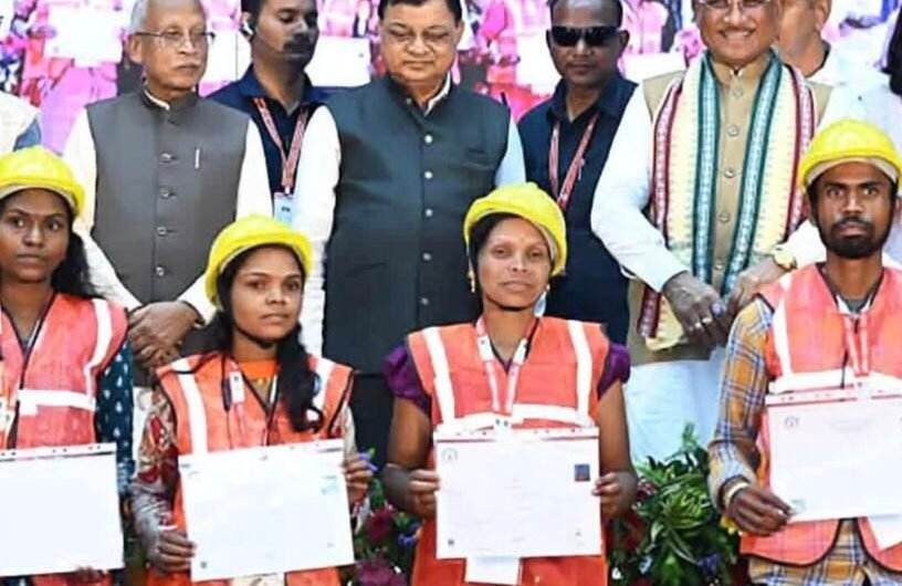 निर्माण श्रमिकों के जीवन में खुशहाली ला रहीं शासन की जनकल्याणकारी योजनाएं