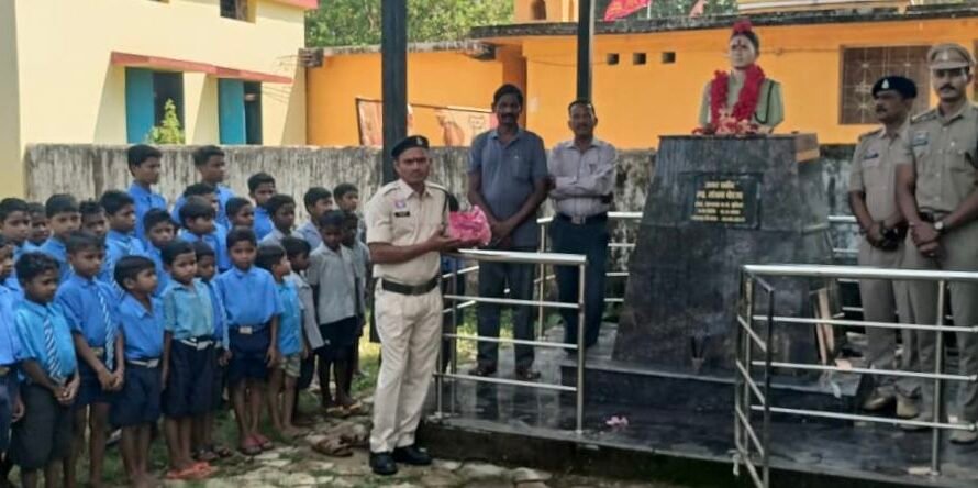 पुलिस स्मृति दिवस के अंतर्गत अमर शहीदों को दी गई श्रद्धांजलि